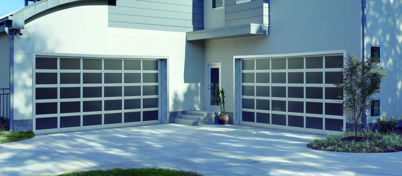 Amarr Vista VI1000 full-view aluminium doors with obscure glass