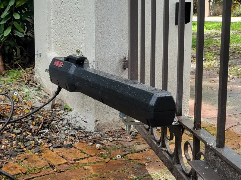 Swing gate arm operator on a driveway gate