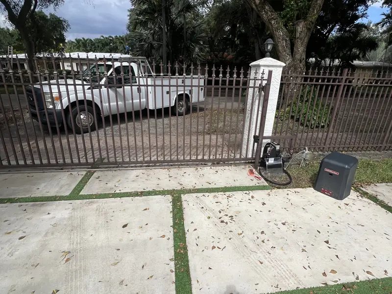 Driveway gate with a new operator