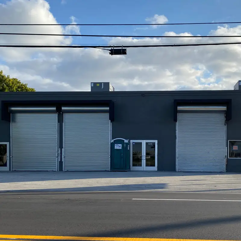 Heavy-gauge rolling service doors on a Miami warehouse