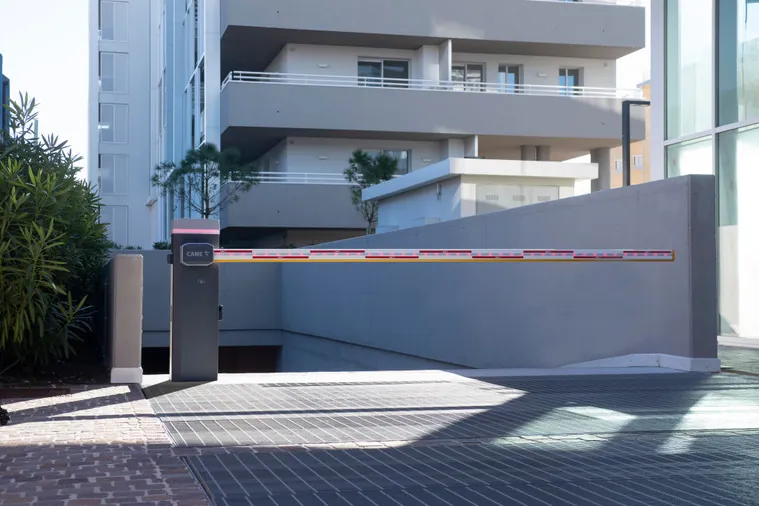 CAME GARD GT4 barrier at the entrance to a residential garage