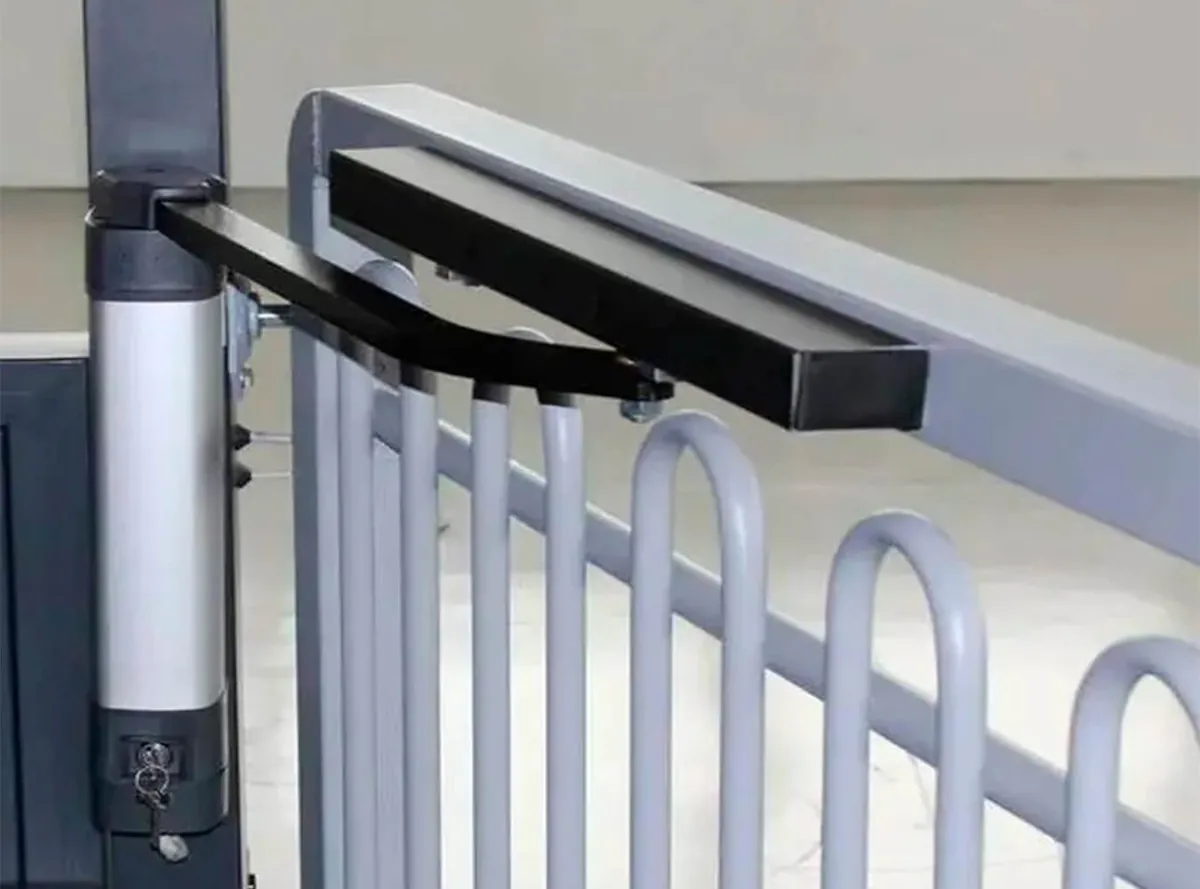 CAME STYLO fitted to a small pedestrian gate